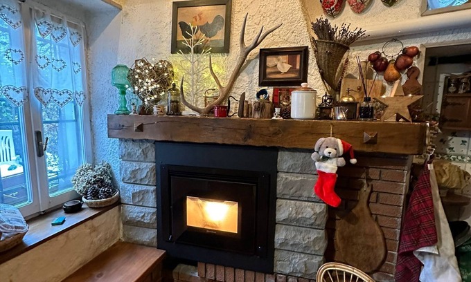 Pavana House | Holiday Home "Casa Fiore" with Mountain View, Private Garden & Wi-Fi