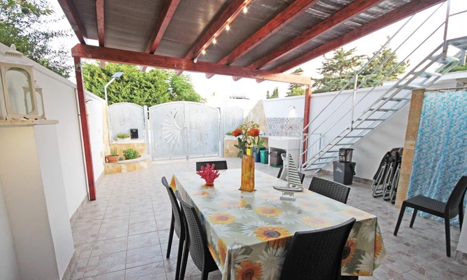 La Strea House | Holiday Home Casa Sandrina with Sea View, Garden, A/C & Wi-Fi