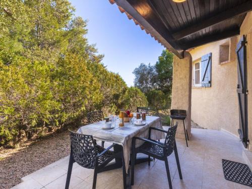 Santa Giulia House | Holiday Home Casa Lavezzi by Interhome