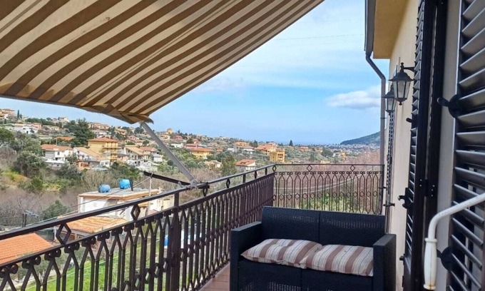 Monreale House | Holiday Home "Casa Splendida" with Mountain View, Terraces & Wi-Fi