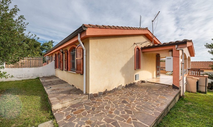 Costa Rei House | Holiday Home "Casa Vacanze delle More" with Shared Garden & Terrace