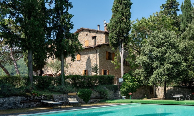 Santa Reparata House | Holiday Home 'Casa Vacanze Zaira' with Mountain View, Shared Pool & Wi-Fi