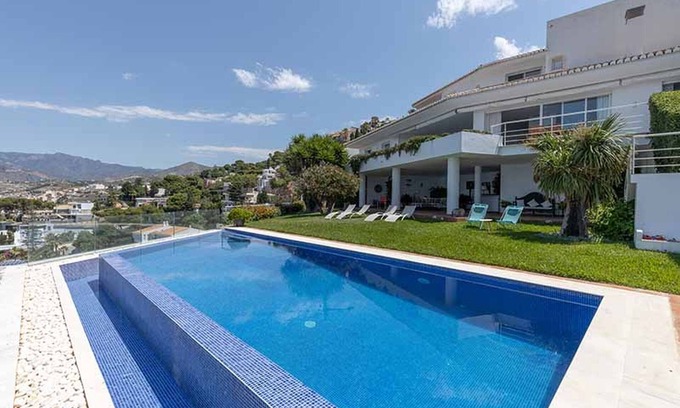 Almunecar House | Holiday Home 'Casa Villa Lumar' with Sea View, Private Pool and Wi-Fi