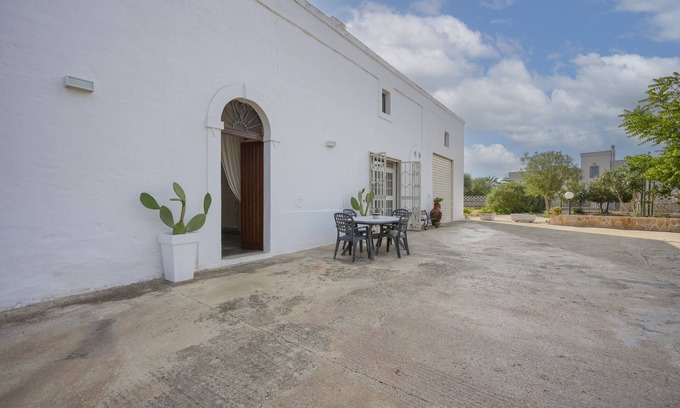 L'Assunta House | Holiday Home 'Casale Mba Graziudd' with Private Garden, Wi-Fi and Air Conditioning