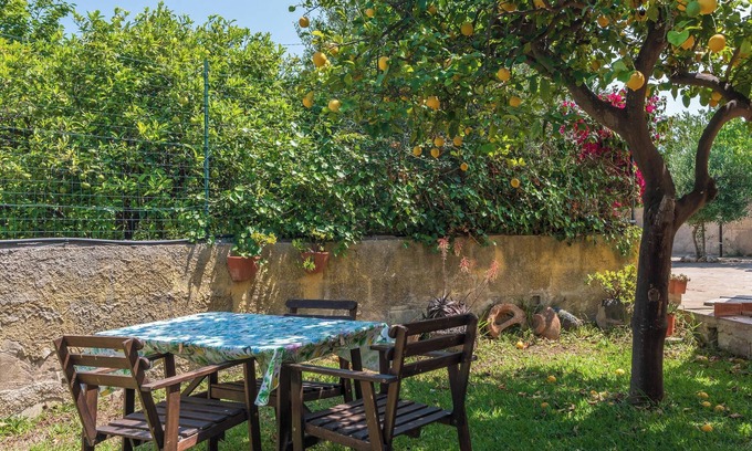 Falaride House | Holiday Home 'Casale Siculo' with Wi-Fi, Garden and Terrace