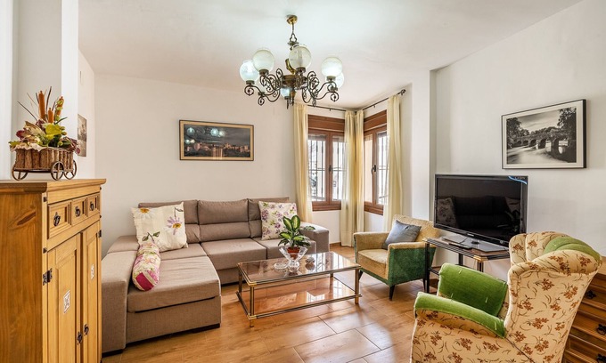 Albunuelas House | Holiday Home "Casilla de Adela" with Mountain View, Terrace & Wi-Fi