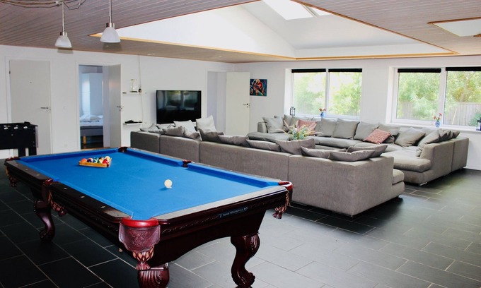 Harboore House | Holiday home close to the sea with indoor pool and room for 30 people