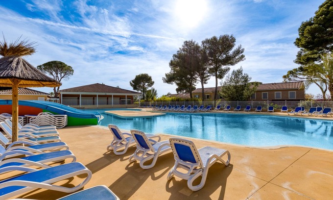 Calvisson House | Holiday Home 'Colline De Jasmin Étoilé' with Mountain View, Wi-Fi and Air Conditioning