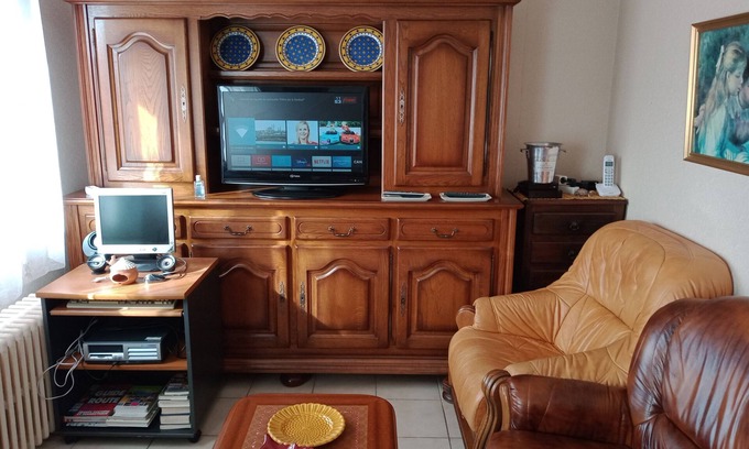 Montlucon House | Holiday Home "complète" with Balcony & Wi-Fi