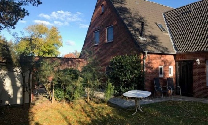St. Peter-Ording House | Holiday Home 'Haus Seeluft' with Private Terrace, Shared Garden and Wi-Fi