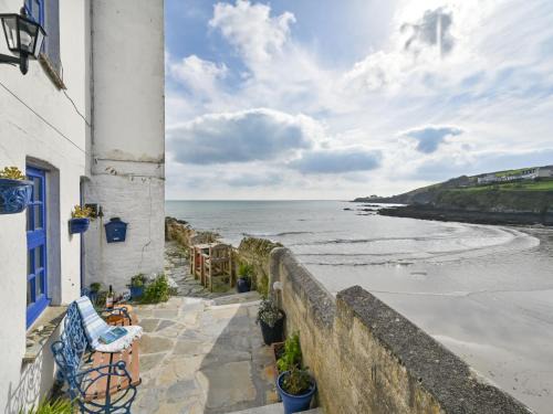 Portmellon House | Holiday Home Dolphin Cottage by Interhome