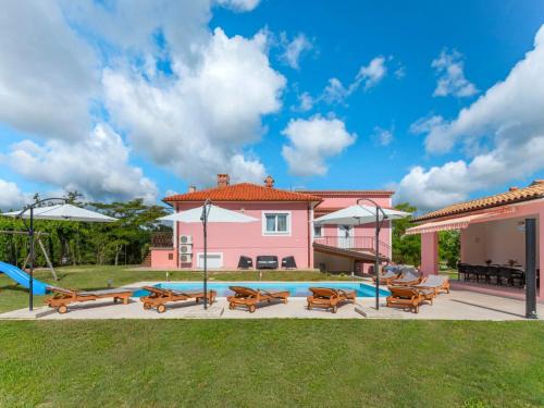 Strmac House | Holiday Home Dordana by Interhome