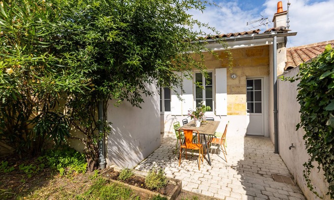 Libourne House | Holiday Home 'Echoppe 3 Ch Jardin 12mn St Emilion' with Private Terrace, Private Garden and Wi-Fi