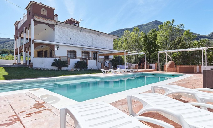 Jamilena House | Holiday Home 'El Ranchito' with Mountain View, Private Pool and Wi-Fi