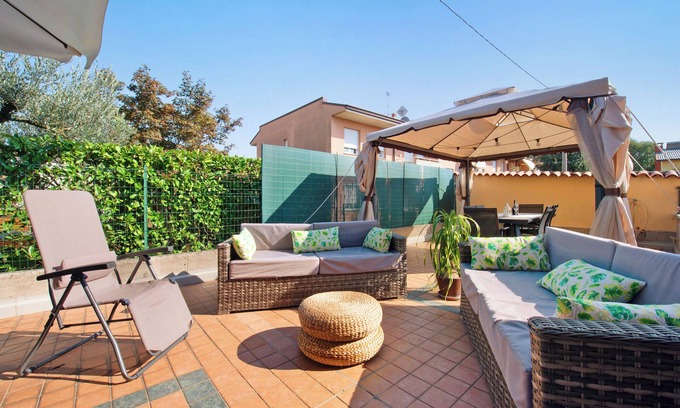 Osio Sotto House | Holiday Home 'Elli' with Shared Terrace, Shared Garden and Wi-Fi