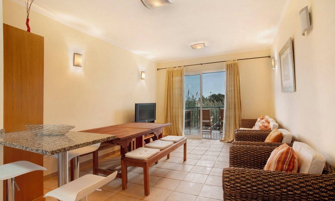 Pedras Pretas House | Holiday Home "Energia Dourada" with Sea View, Private Terrace & Wi-Fi