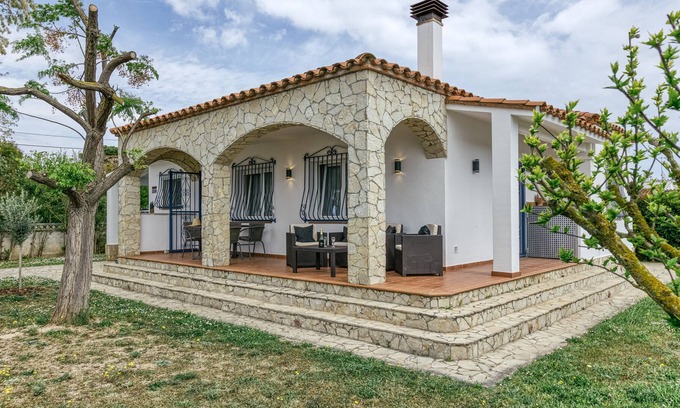Bon Relax House | Holiday Home 'Elena' with Mountain View, Wi-Fi and Air Conditioning