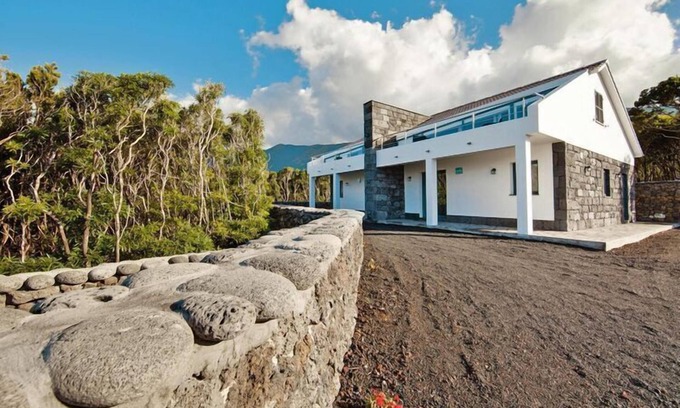Prainha House | holiday home for 4 people with garden