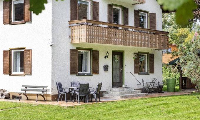 Freilassing House | Holiday Home 'Feilchenhof' with Private Terrace, Private Garden and Wi-Fi