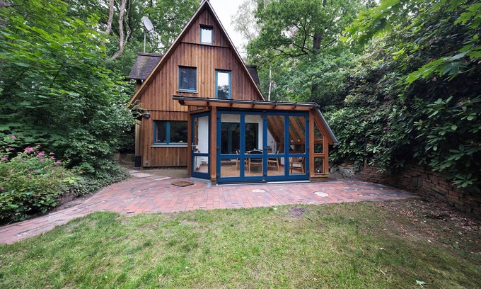 Wiefelstede House | Holiday Home 'Ferienhaus Am Brandorffsee' with Lake View, Private Terrace and Private Garden