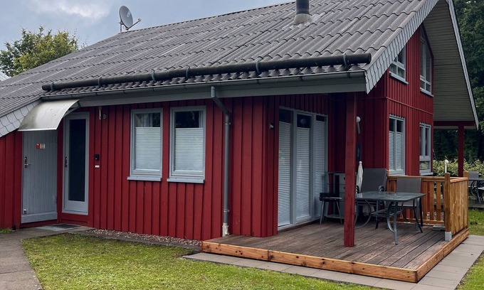 Bremke House | Holiday Home 'Ferienhaus Vita' with Private Terrace, Private Garden and Wi-Fi