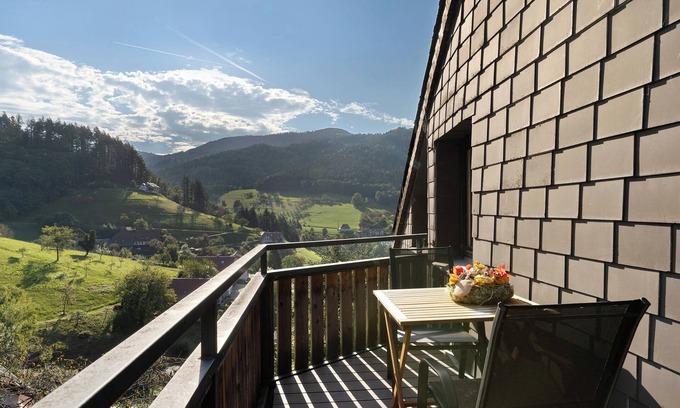 Busterbach House | Holiday Home 'Ferienhaus Schwarzwaldleben' with Mountain View, Balcony & Wi-Fi