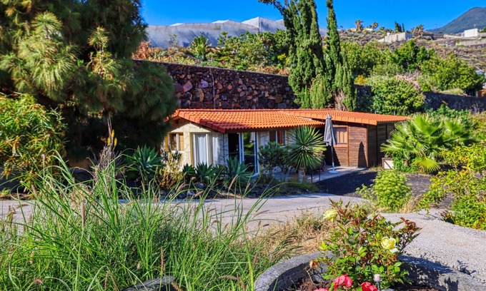Puerto Naos House | Holiday Home 'Finca La Charquita' with Sea View, Private Terrace and Wi-Fi
