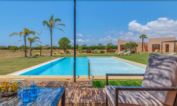 Campos House | Holiday Home 'Finca Thalassa' with Mountain View, Wi-Fi and Air Conditioning