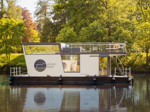 Mettlach House | Holiday Home Floating Home-Hausboot in Mettlach Hafen by Interhome