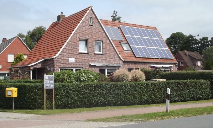 Nesse House | Holiday home for up to 8 people and enclosed garden, dogs welcome.