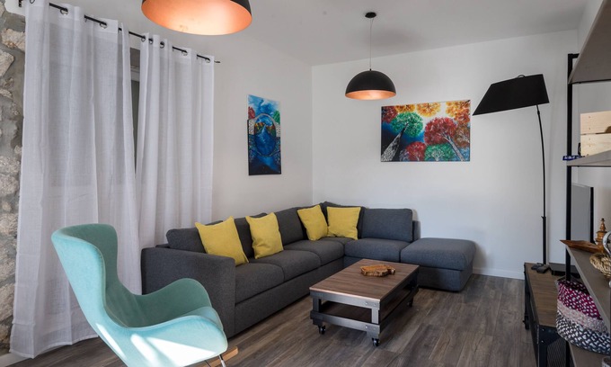 Orasac House | Holiday Home Frida - Three Bedroom House with Jacuzzi and Sea View