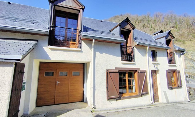 Cazaux-Layrisse House | Holiday Home "Gîte à Cazaux - Bagnères de Luchon" with Private Garden