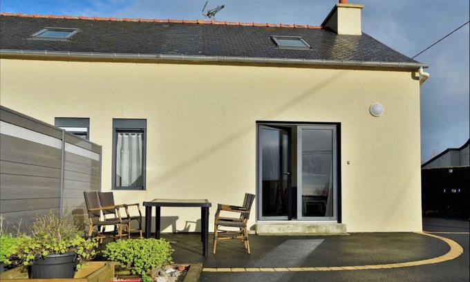 Morieux House | Holiday Home 'Gite 2 Le Logis Des Grenouilles' with Private Terrace, 3 Stars