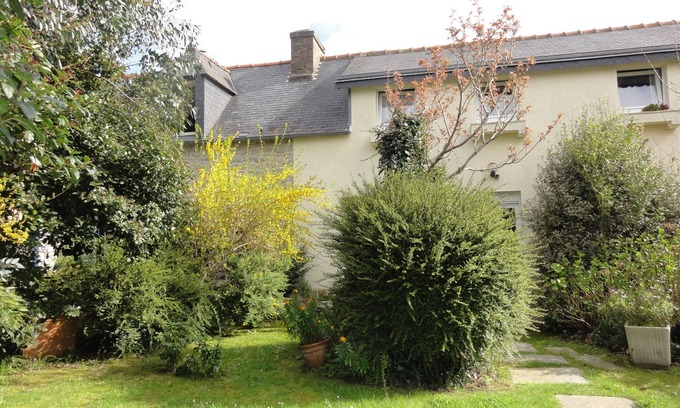 Lannion House | Holiday Home 'Gite Des Plages Aigue-marine' with Private Terrace, Private Garden and Wi-Fi
