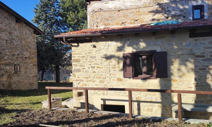 Loiano House | Holiday Home 'Gnazzano Home 2' with Mountain View, Wi-Fi and Air Conditioning