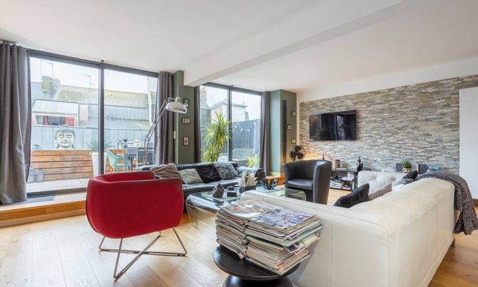 Concarneau House | Holiday Home 'Grand Loft Plein Centre Concarneau' with Private Terrace