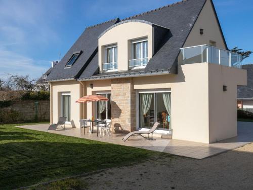 Le Pouldu House | Holiday Home Hortensias by Interhome