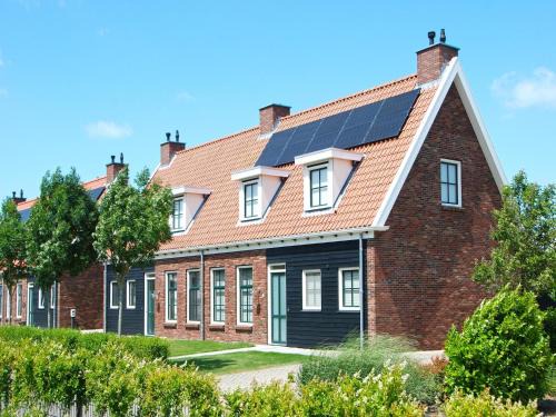 Colijnsplaat House | Holiday Home in Colijnsplaat by the Lake