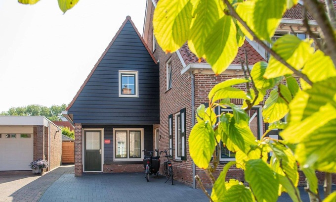 Domburg House | Holiday Home in Domburg near the Beach