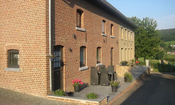 Epen House | Holiday Home in Epen with Garden & BBQ