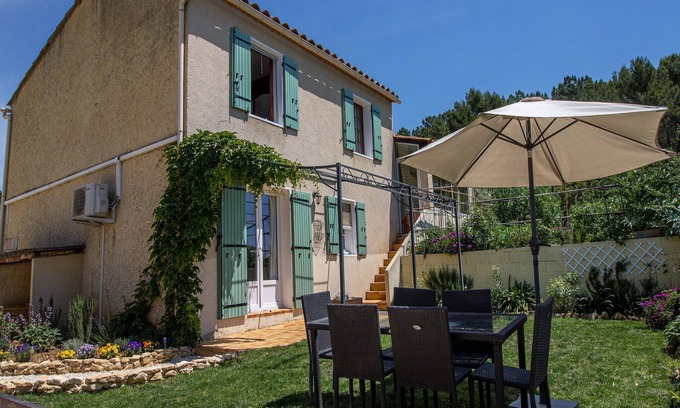 Gargas House | Holiday Home in Gargas near Route des Ocres