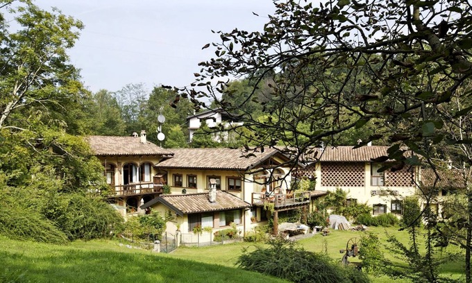 Rancio Valcuvia Apartment | Holiday home in a former mill from the 18th century. With 10 000 m² plot and pool