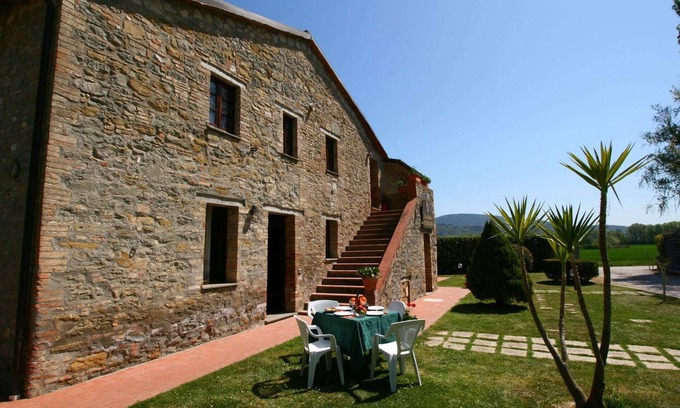 Collesanto Cottage | Holiday Home in Magione near Lake Trasimeno