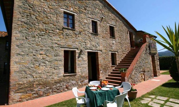 Collesanto Cottage | Holiday Home in Magione near Lake Trasimeno