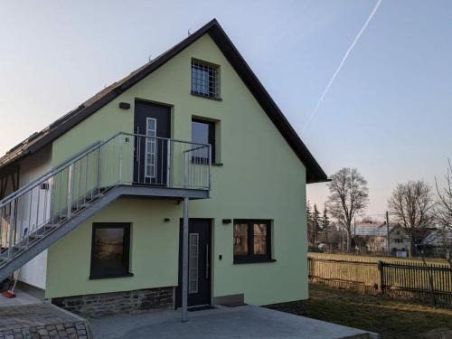 Oelsnitz House | Holiday home in Oelsnitz with swimming pool