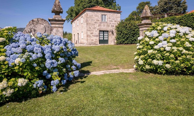 Santa Cruz do Lima House | Holiday Home in Ponte de Lima with Swimming Pool