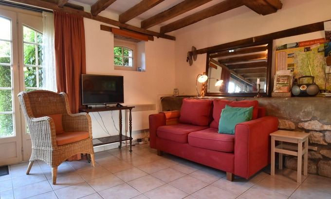 Saizy House | Holiday Home in Saizy with Stargazing Garden