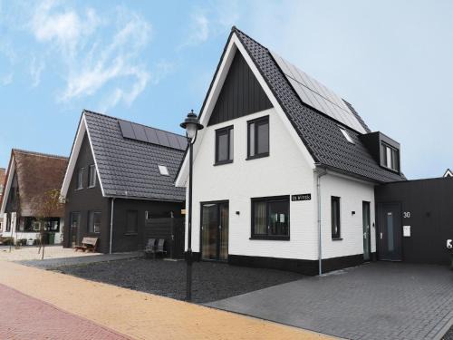 Stavoren House | Holiday Home in Stavoren with Jetty