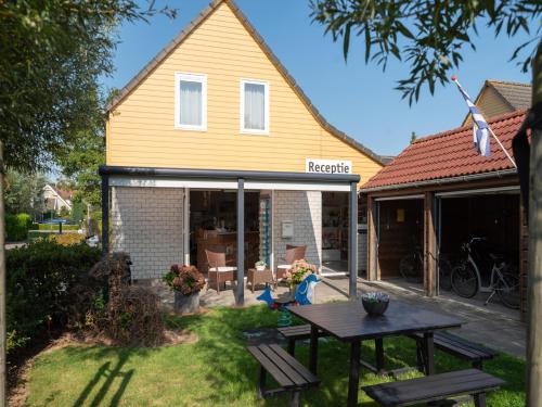 Wemeldinge House | Holiday Home in Wemeldinge near the Sea