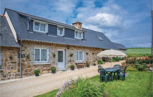 Caouennec-Lanvezeac House | Holiday Home Kermoisan